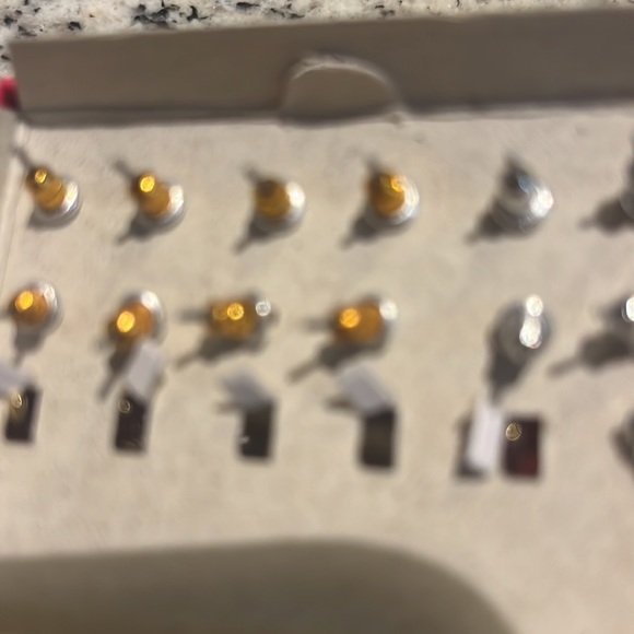 Kids bundle of earrings NIB! blue , pink, Green, silver, Gold plated. - Picture 6 of 6